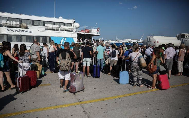 Η μεγάλη… έξοδος! 10λεπτη παράταση στον απόπλου των πλοίων από Πειραιά